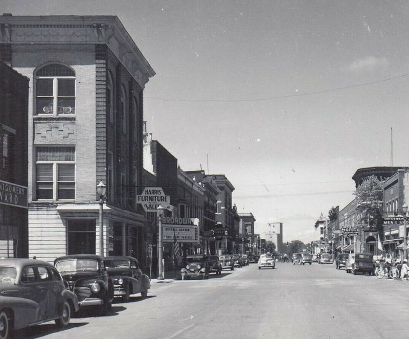Broadway Theatre - Vintage Postcard (newer photo)